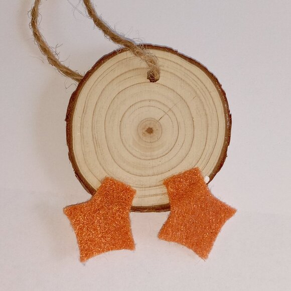 🎯 10 for $10 / Hand Painted Penguin on Wood Disc Ornament - Picture 2 of 7